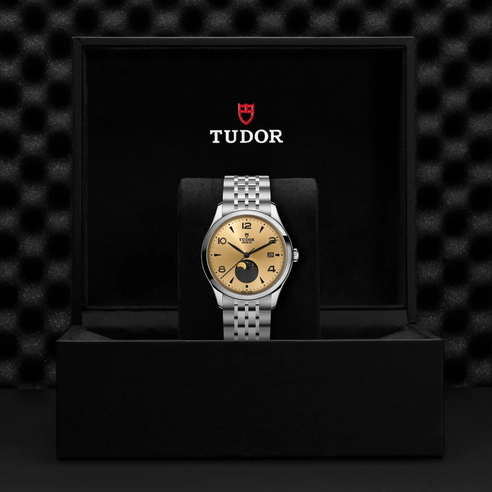 TUDOR 1926 Luna - Little Switzerland