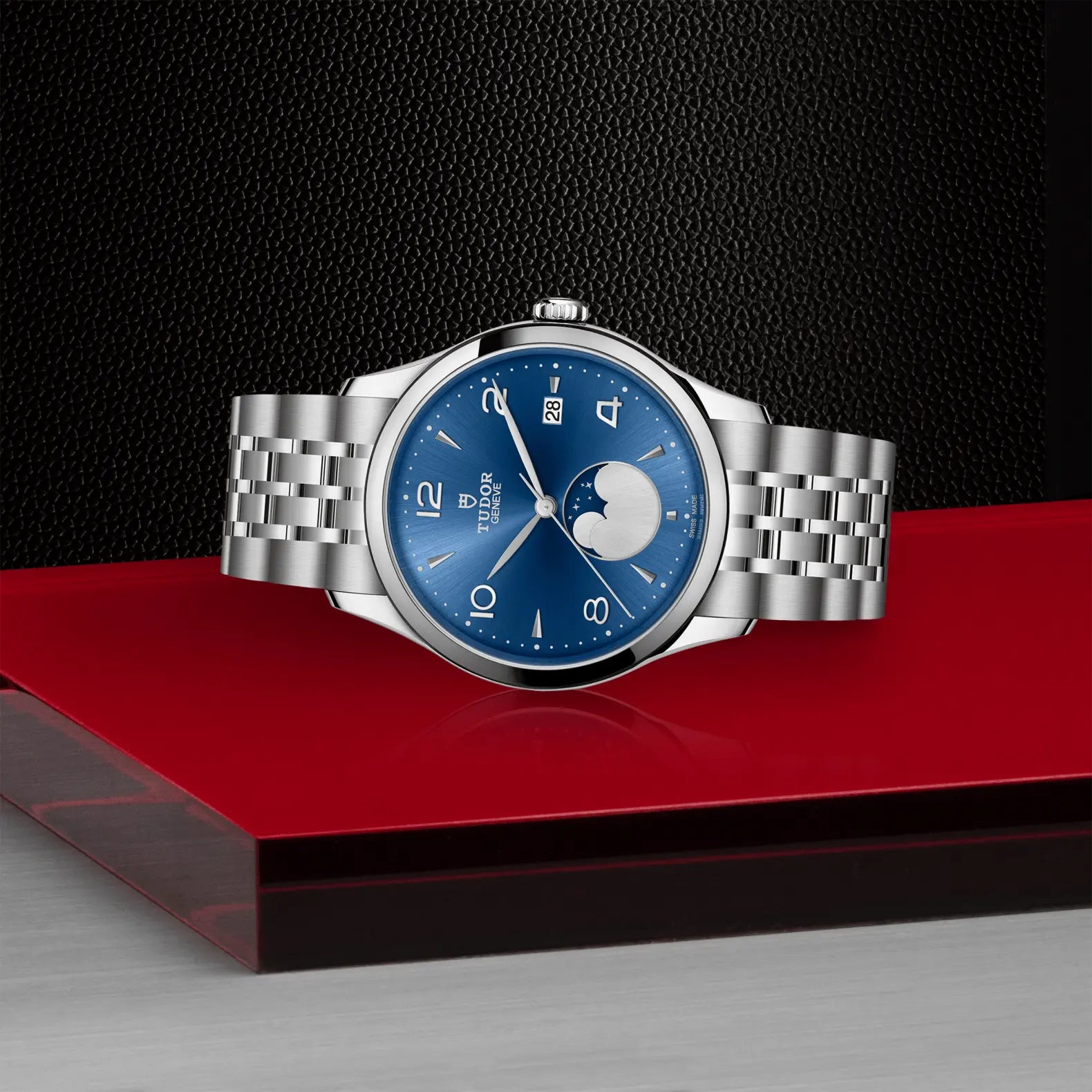 TUDOR 1926 Luna - Little Switzerland