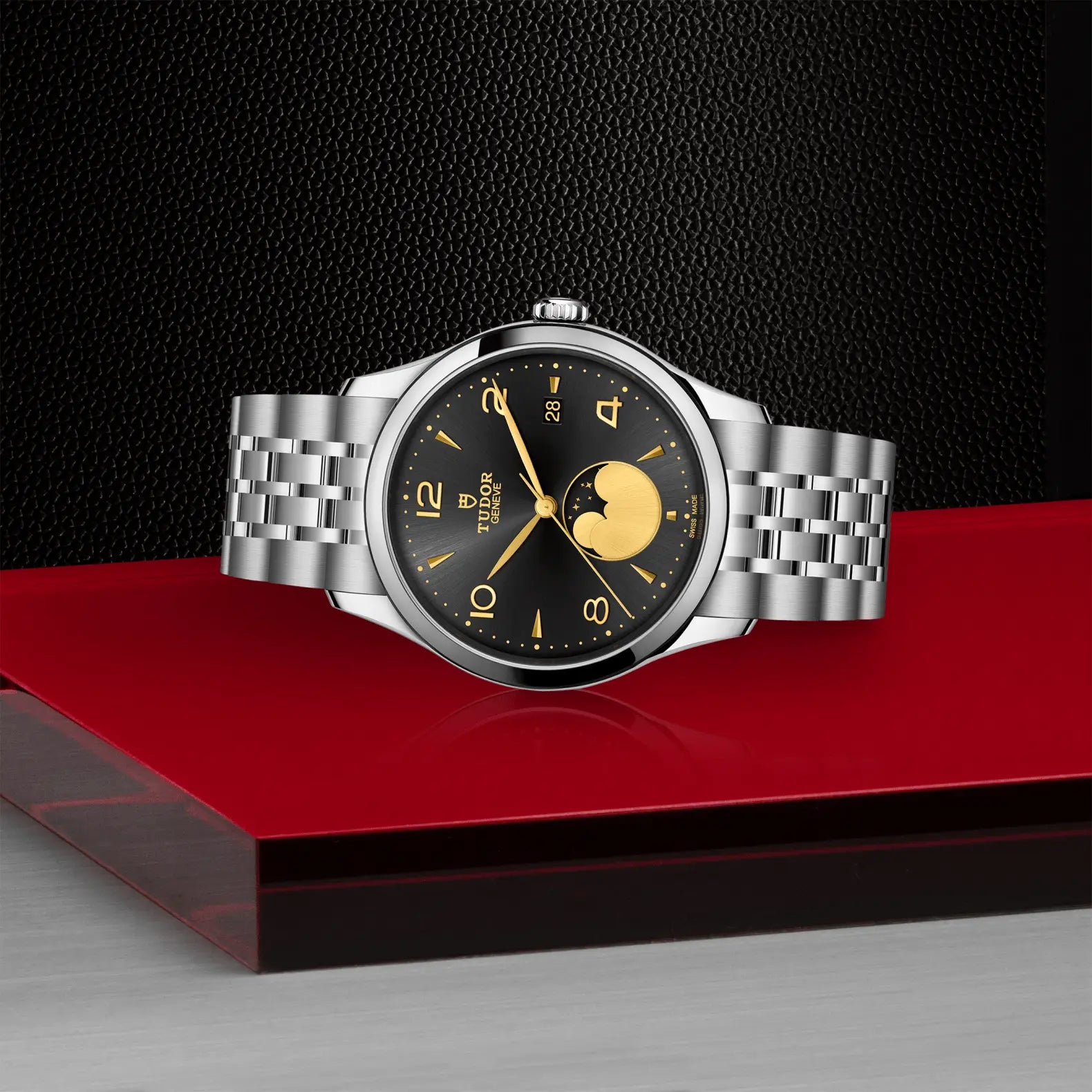 TUDOR 1926 Luna - Little Switzerland